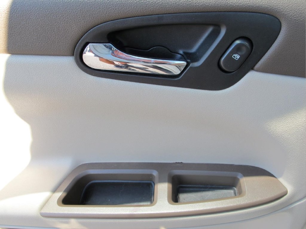 Used 2008 Chevrolet Impala LT FWD image 24