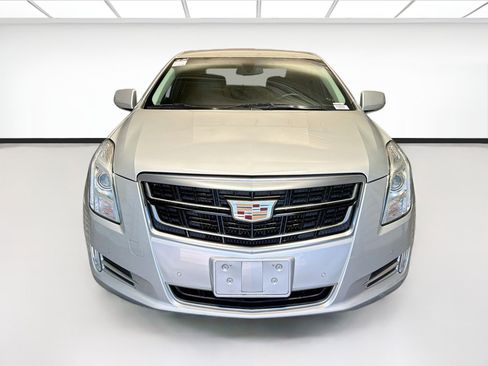 Used 2017 Cadillac XTS Luxury FWD image 2