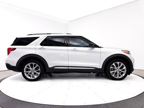 Used 2021 Ford Explorer Platinum w/ Equipment Group 601A AWD/4WD image 44