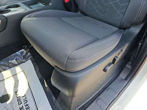 Used 2025 Nissan Frontier SV RWD image 24