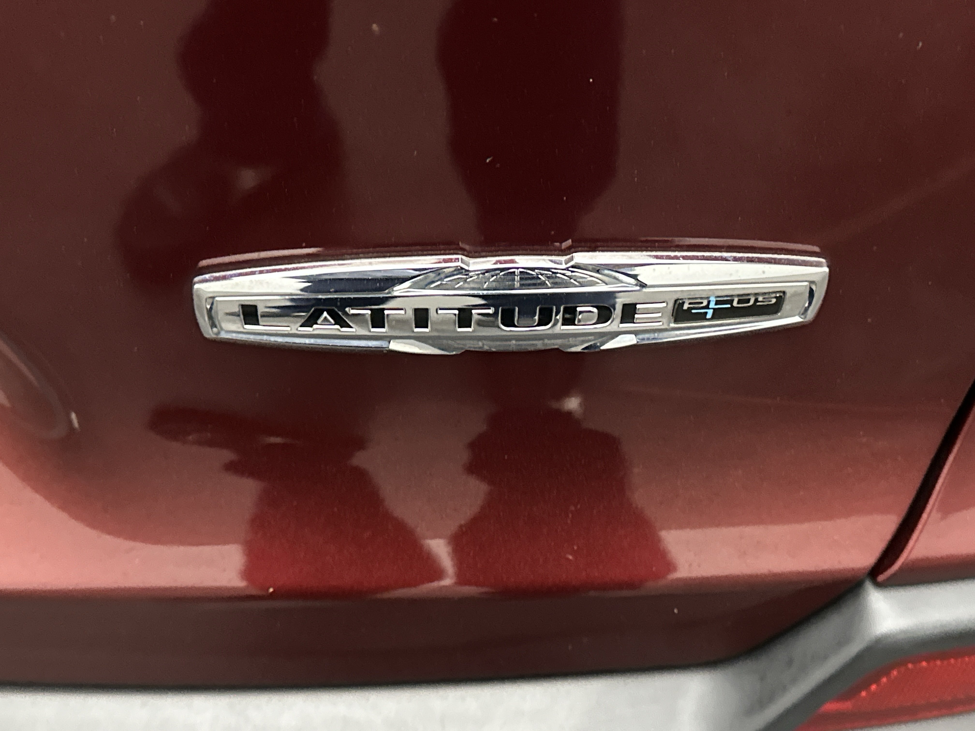 Used 2019 Jeep Cherokee Latitude Plus w/ Cold Weather Group AWD/4WD image 12