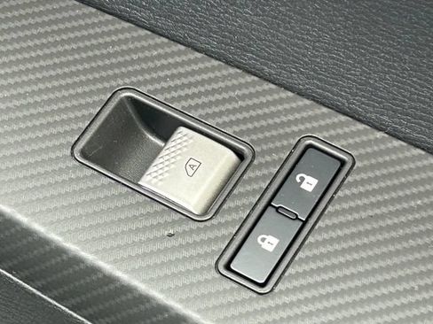 Used 2025 Mitsubishi Outlander 4WD Plug-In Hybrid image 39