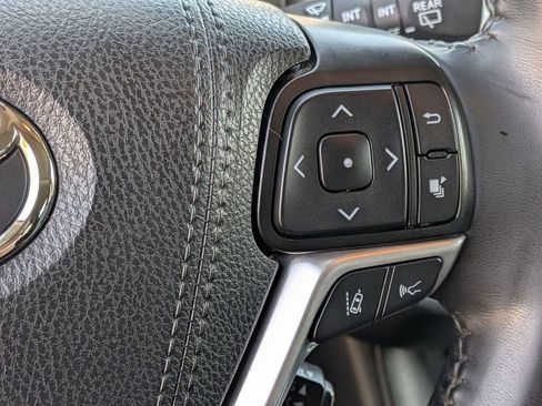 Used 2019 Toyota Highlander XLE AWD/4WD image 18