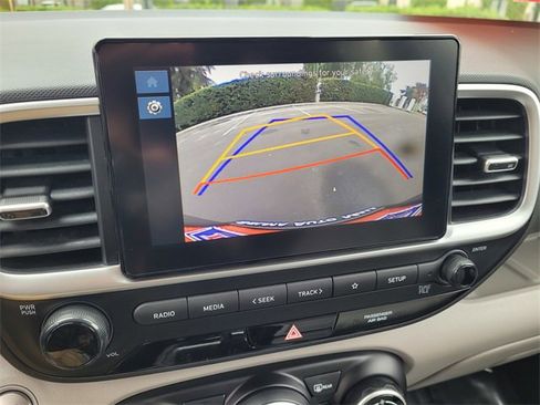 Used 2025 Hyundai Venue SEL image 20