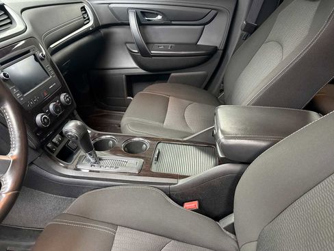 Used 2017 Chevrolet Traverse LT w/ Style and Technology Package image 27