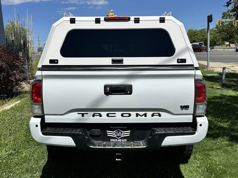 Used 2020 Toyota Tacoma TRD Off-Road w/ Technology Package AWD/4WD image 9