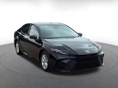 Used 2025 Toyota Camry LE FWD image 3