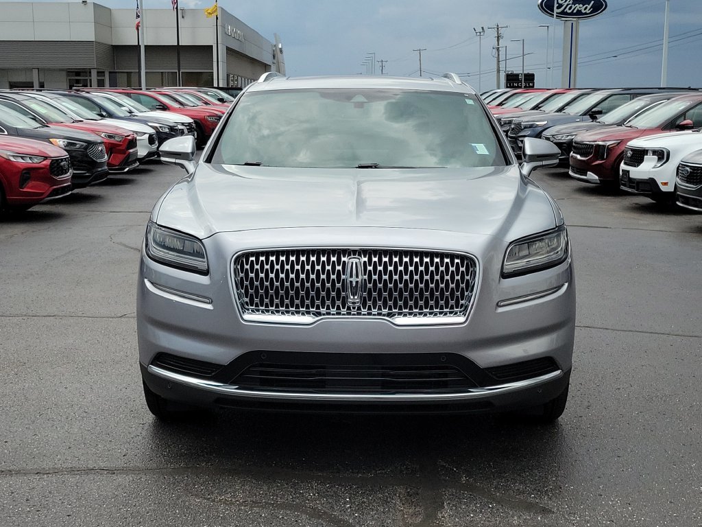 Used 2023 Lincoln Nautilus Reserve AWD/4WD image 2