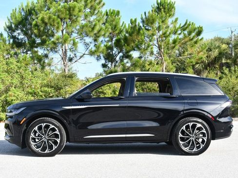 Used 2024 Lincoln Nautilus Reserve w/ Equipment Group 203A AWD/4WD image 3