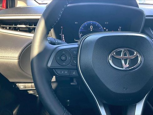 Used 2025 Toyota Corolla Cross XLE w/ Convenience Package FWD image 23