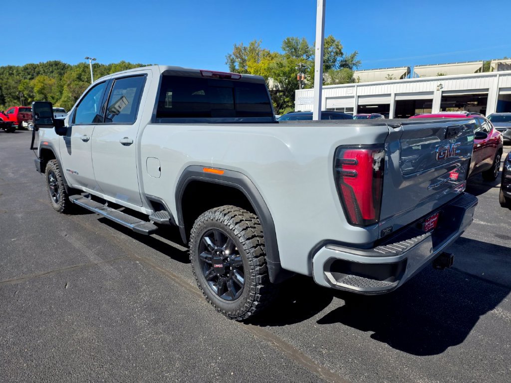 Used 2024 GMC Sierra 2500 AT4 w/ AT4 Preferred Package AWD/4WD image 8