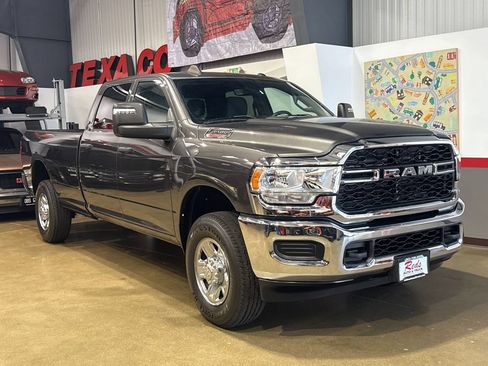 Used 2024 RAM 2500 Tradesman w/ Chrome Appearance Group AWD/4WD image 25