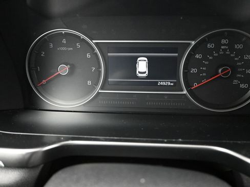 Used 2023 Kia Sorento LX image 12