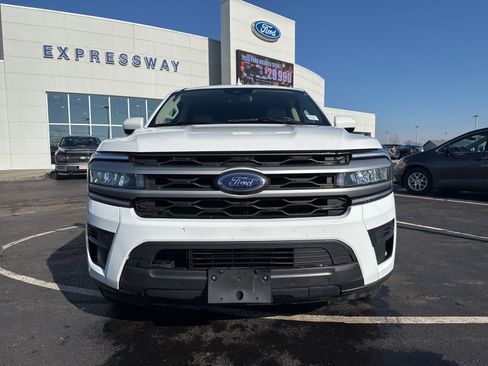 Used 2024 Ford Expedition Max XLT image 2