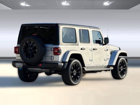 Used 2023 Jeep Wrangler Sahara image 8