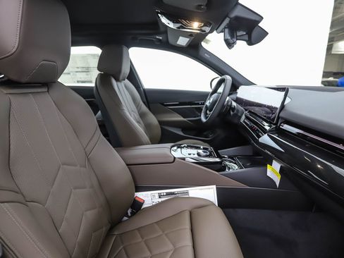 Used 2026 BMW 530i xDrive 530i xDrive w/ Premium Package image 32