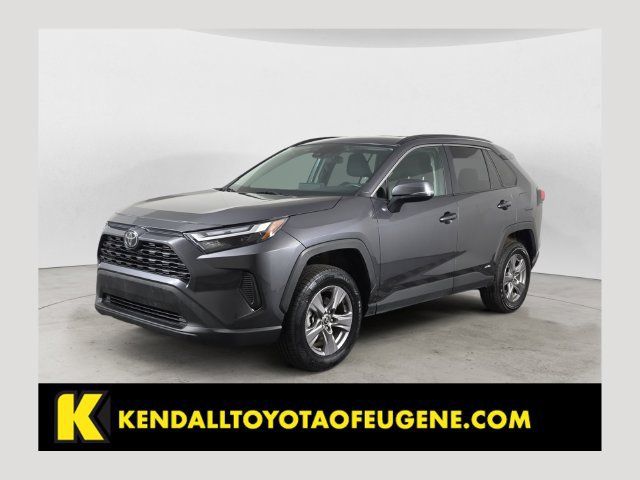Used 2025 Toyota RAV4 XLE AWD/4WD image 1