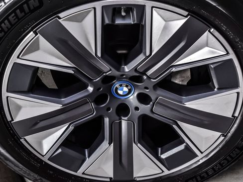 Used 2024 BMW iX xDrive50 w/ Premium Package AWD/4WD image 11