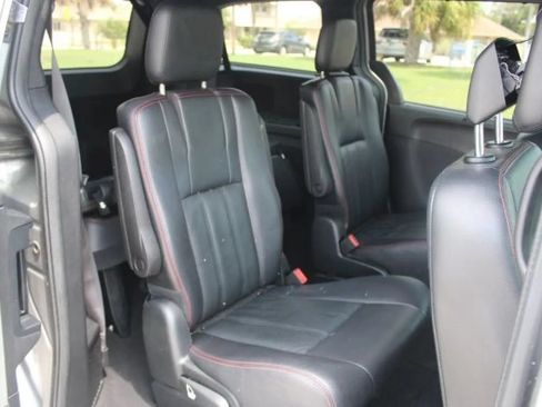 Used 2019 Dodge Grand Caravan GT FWD image 35