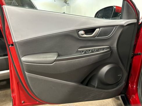 Used 2021 Hyundai Kona Limited AWD/4WD image 9