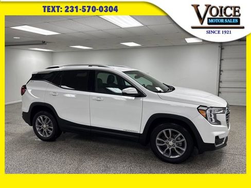 Used 2024 GMC Terrain SLT image 1