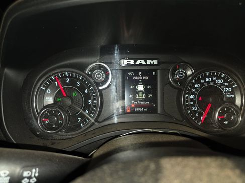 Used 2021 RAM 1500 Big Horn RWD image 13