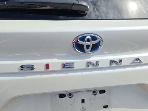 Certified 2021 Toyota Sienna Limited image 6
