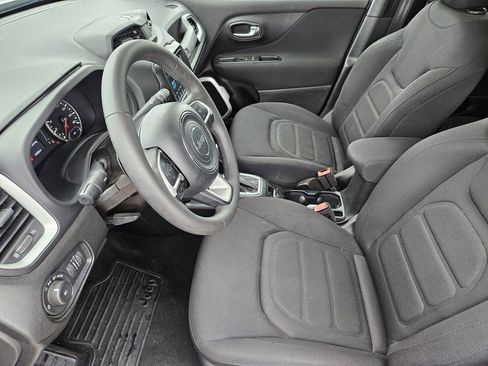 Used 2018 Jeep Renegade Latitude FWD image 10