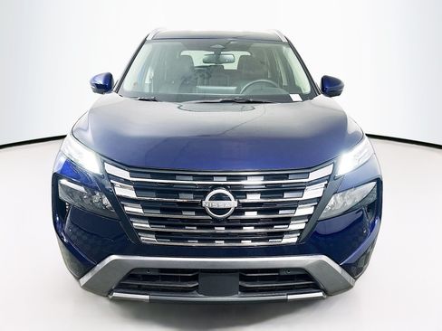 Used 2025 Nissan Rogue SL FWD image 2