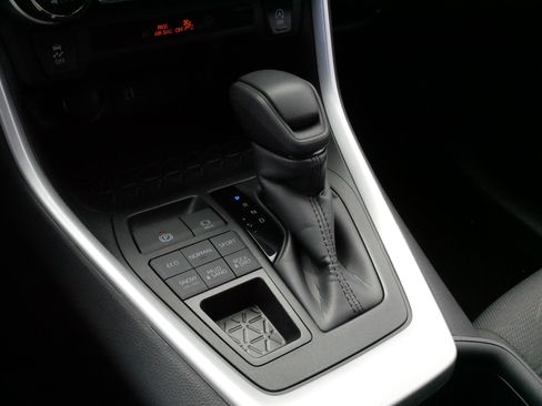 Certified 2025 Toyota RAV4 XLE AWD/4WD image 24