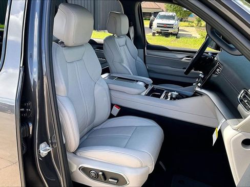 New 2026 Jeep Grand Wagoneer L Limited w/ Premium Group II AWD/4WD image 6