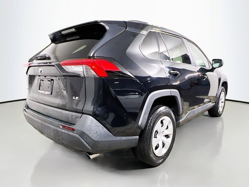 Used 2021 Toyota RAV4 LE image 4