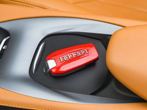 Used 2019 Ferrari Portofino image 21