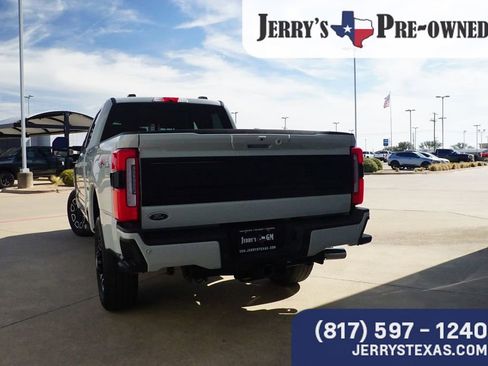 Used 2025 Ford F250 Platinum image 4