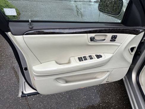 Used 2008 Cadillac DTS FWD image 17