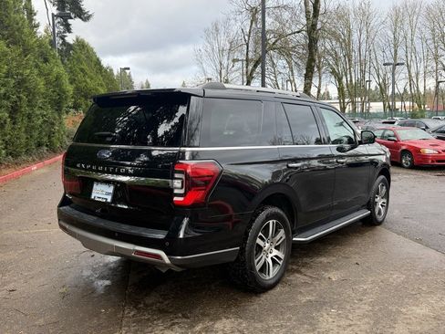 Used 2023 Ford Expedition Limited image 10