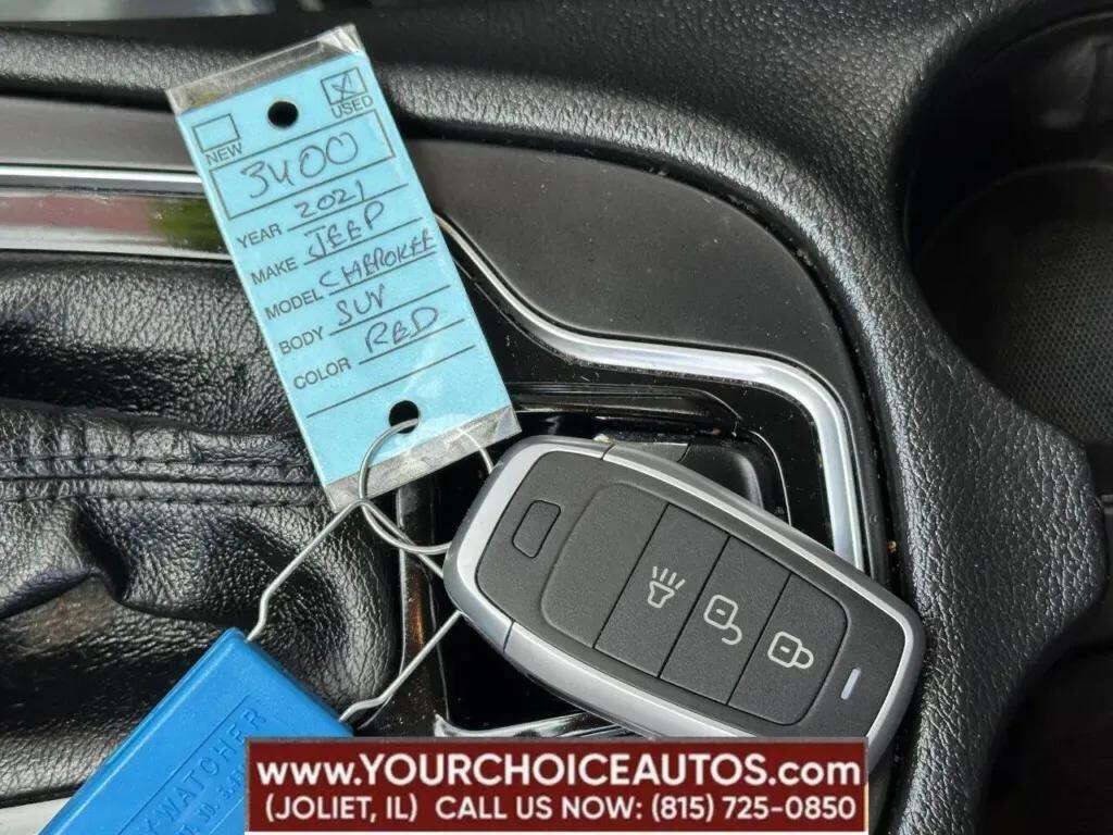Used 2021 Jeep Cherokee Latitude Plus FWD image 10