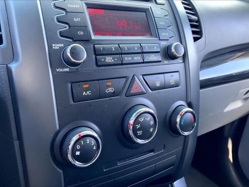 Used 2011 Kia Sorento LX image 33