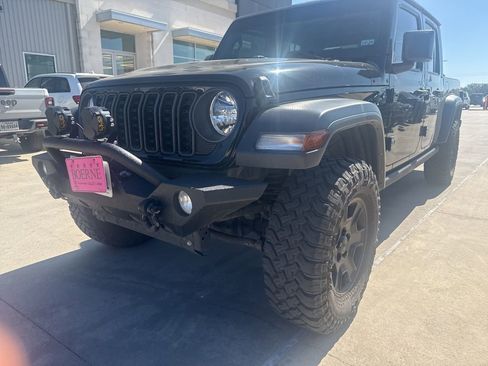 Used 2024 Jeep Gladiator Sport image 3