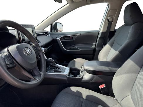 Used 2021 Toyota RAV4 LE image 10