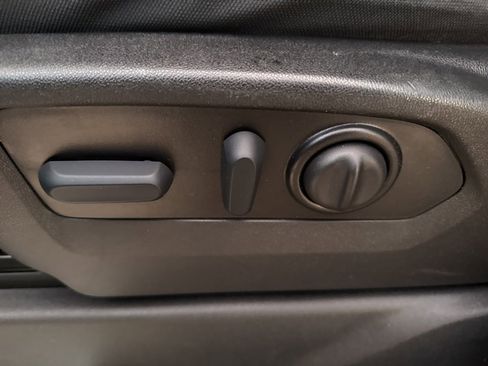 Used 2022 Chevrolet Silverado 2500 LT w/ Convenience Package image 16