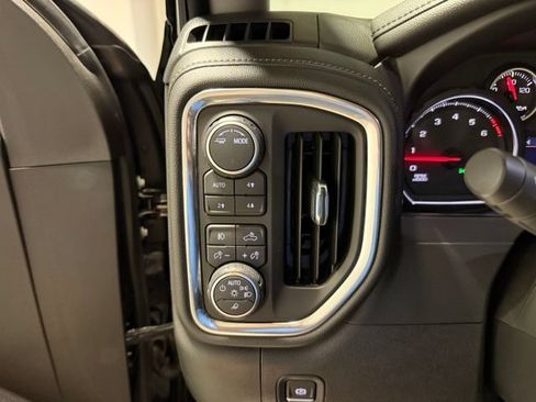 Used 2020 Chevrolet Silverado 2500 LTZ w/ LTZ Convenience Package AWD/4WD image 17