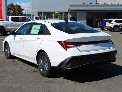 New 2026 Hyundai Elantra Hybrid FWD image 9