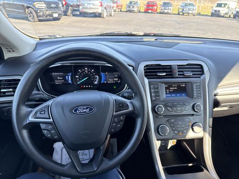 Used 2018 Ford Fusion S image 12