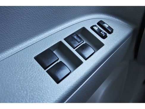 Used 2013 Toyota Highlander SE FWD image 23