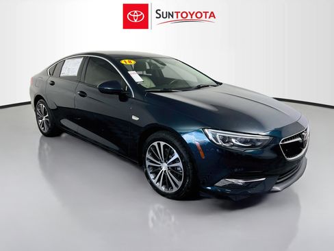 Used 2018 Buick Regal Essence w/ Driver Confidence Package #1 FWD image 1