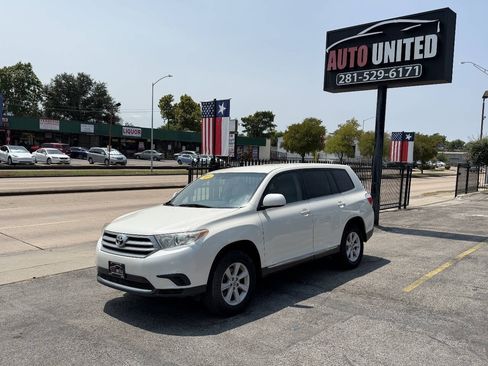 Used 2013 Toyota Highlander FWD image 1