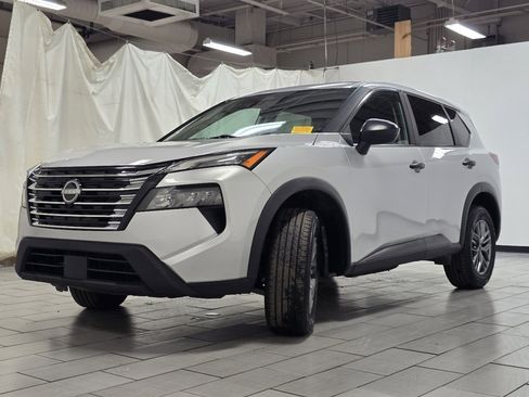 Used 2024 Nissan Rogue S image 10