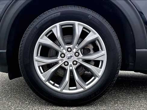 Used 2023 Ford Explorer XLT w/ Equipment Group 202A image 7