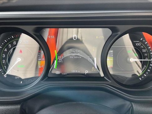 Used 2025 Jeep Wrangler Unlimited Sahara AWD/4WD image 16